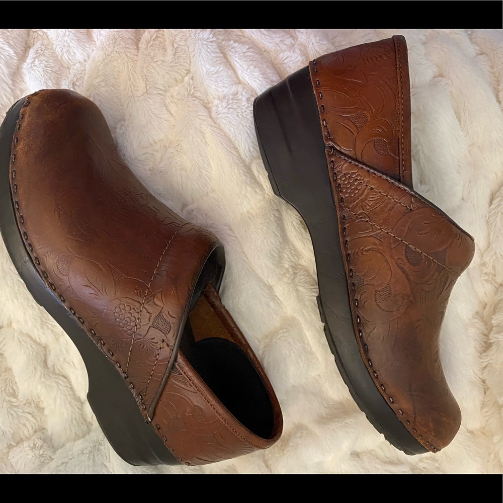 LLBean ladies leather size 81/2 made in Brazil clogs